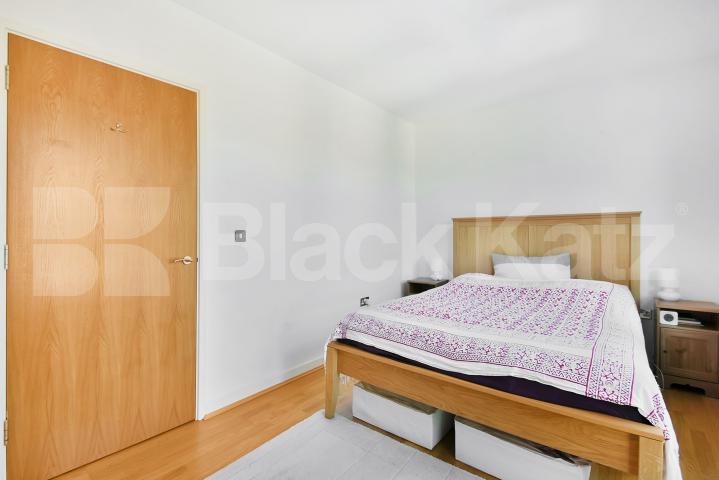 			Stunning Two Bedroom Property With roof Terrace !, 2 Bedroom, 1 bath, 1 reception Flat			 Womersley Road, Crouch End